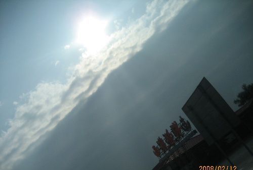 东边日出西边雨,道是无晴却有晴