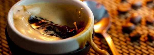 咖啡洒在了白衣服上怎么办,咖啡渍弄到白衣服上能洗掉吗图7