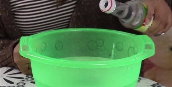 咖啡洒在了白衣服上怎么办,咖啡渍弄到白衣服上能洗掉吗图9