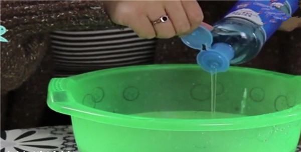 咖啡洒在了白衣服上怎么办,咖啡渍弄到白衣服上能洗掉吗图10