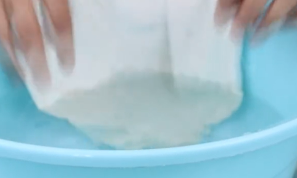 衣服发黄怎么洗白,衣服变黄了有什么方法能洗掉图3