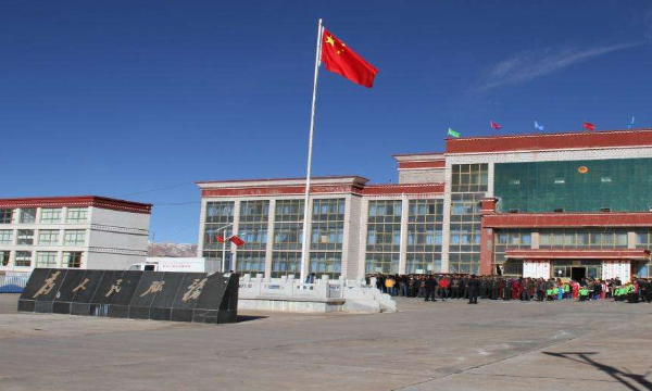 中国海拔最高的县,中国海拔最高的湖是什么湖图10