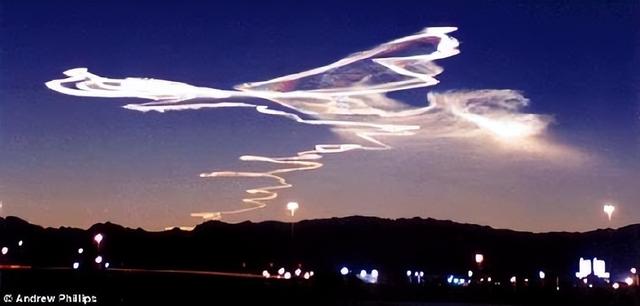 甘肃甘南地区出现不明物体 甘肃多地发现巨大发光不明飞行物(5)