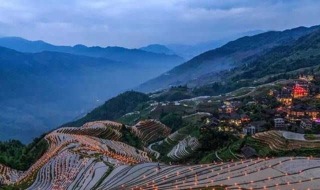 广西桂林龙脊梯田离八角塞远么