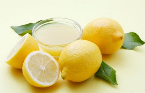 白色衣服发黄了怎么可以洗白,白衣服放时间长变黄怎么办图3