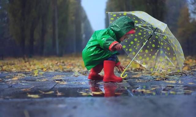 打雷下雨可以玩手机吗