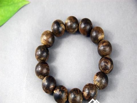 沉香手串如何通过盘玩进行保养的