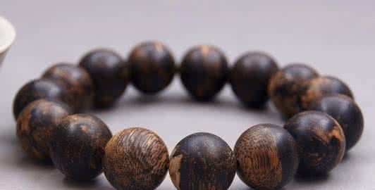 沉香手串如何盘玩保养