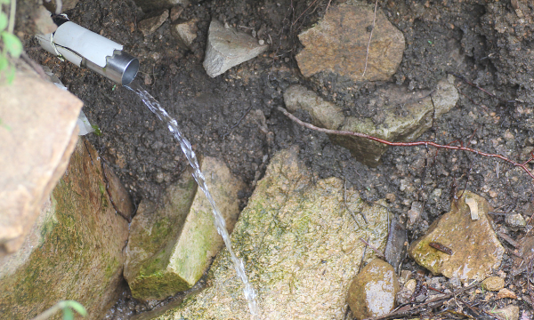 山泉水能直接饮用,山泉水可以直接饮用吗?图1