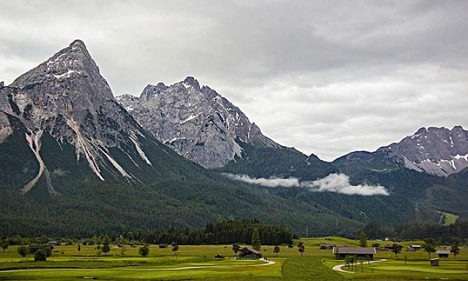 阿尔卑斯山在哪儿,有多高