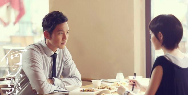 类似《何以笙箫默》《今夕何夕》的小说意思就是小说类型是这种,然后男女主是大学恋人,之后因为一些