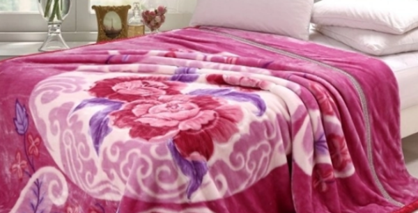 毛毯是盖的还是铺的,床上铺毛毯好还是床盖好图1