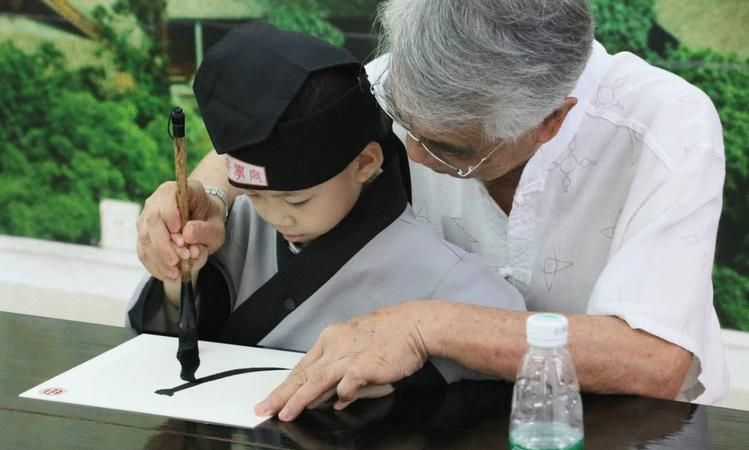 新钢笔第一次使用怎么处理