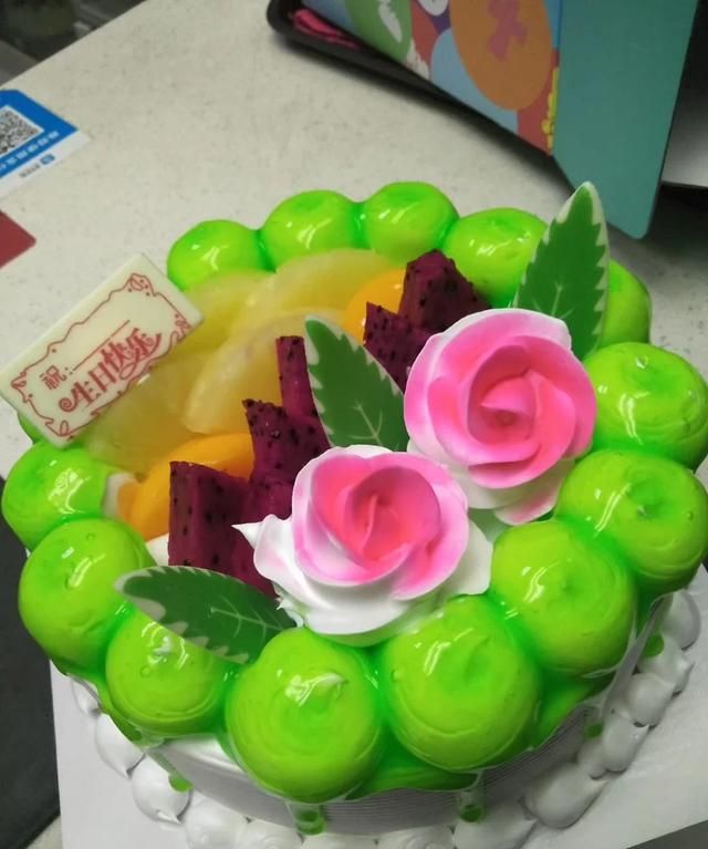 6英寸是多少厘米蛋糕够几个人,10寸蛋糕有多大够几个人吃12个人够吗?图5