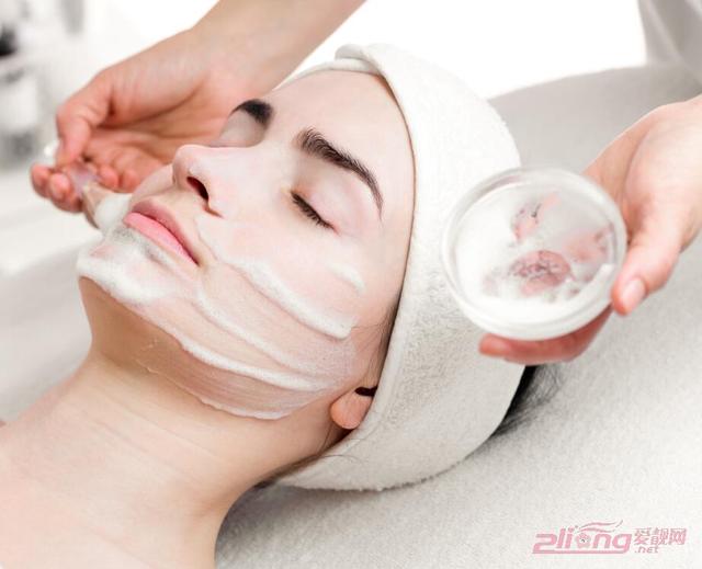 天生黑皮肤快速美白的方法(皮肤黑怎么变白)(1)