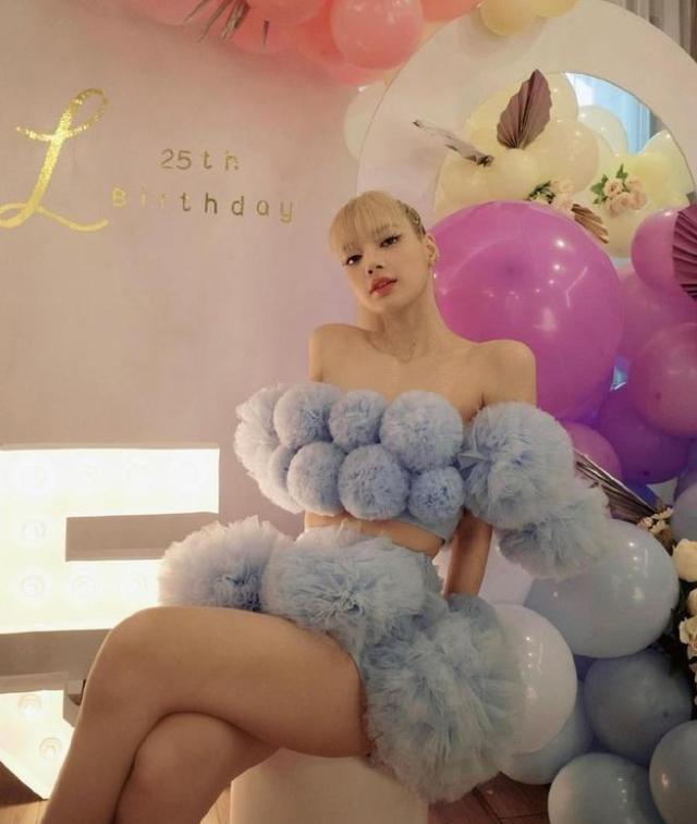 韩国lisa现在的样子（韩国女星Lisa晒生日照上热搜）(6)