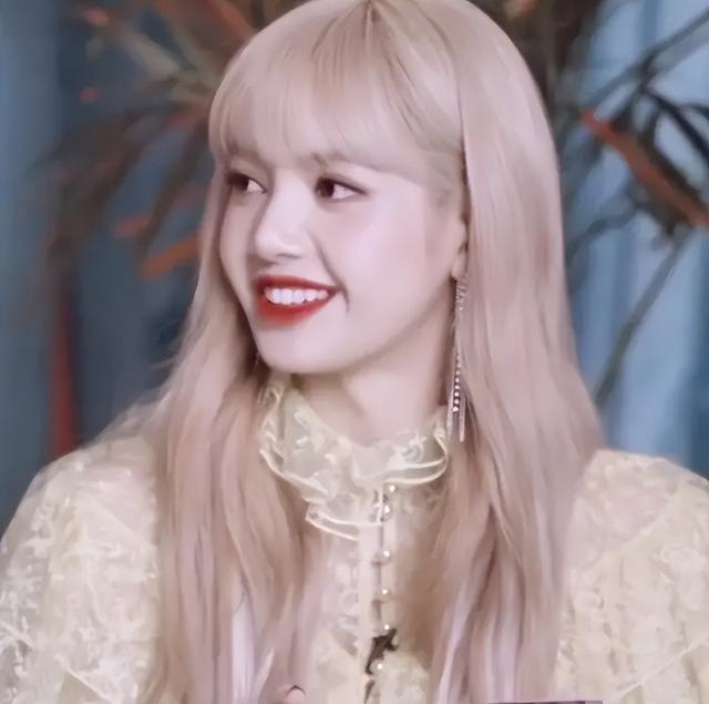 韩国lisa现在的样子（韩国女星Lisa晒生日照上热搜）(4)