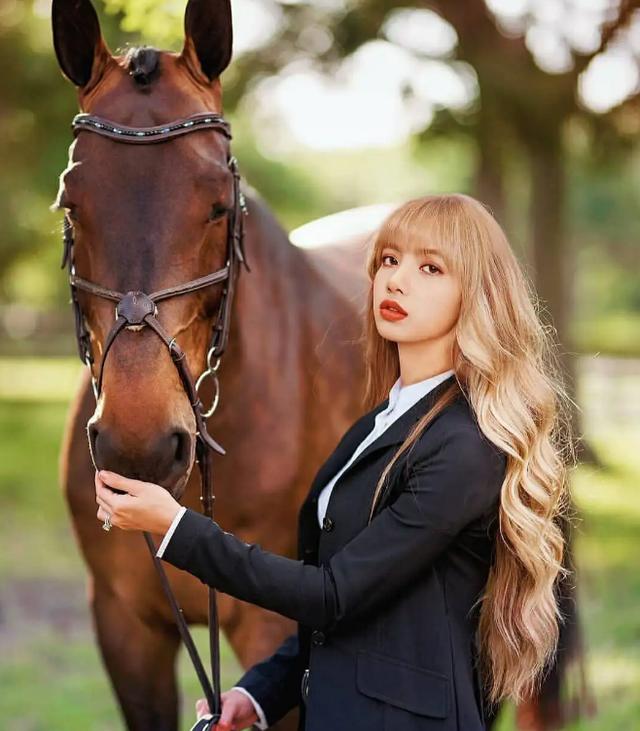 韩国lisa现在的样子（韩国女星Lisa晒生日照上热搜）(8)