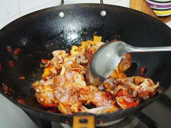 正宗重庆干锅牛蛙的做法（教你干锅牛蛙地道的川菜做法）(3)