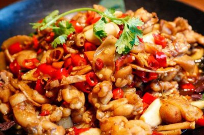 ​正宗重庆干锅牛蛙的做法（教你干锅牛蛙地道的川菜做法）