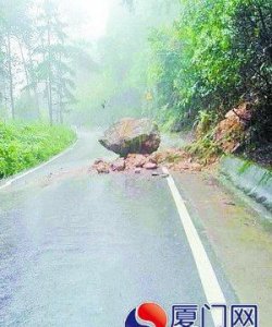 ​石头掉在地上的声音是什么,重物落地的声音用什么象声词形容?