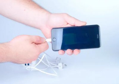 ​手机爆炸有哪些前兆（手机爆炸前的3个征兆）