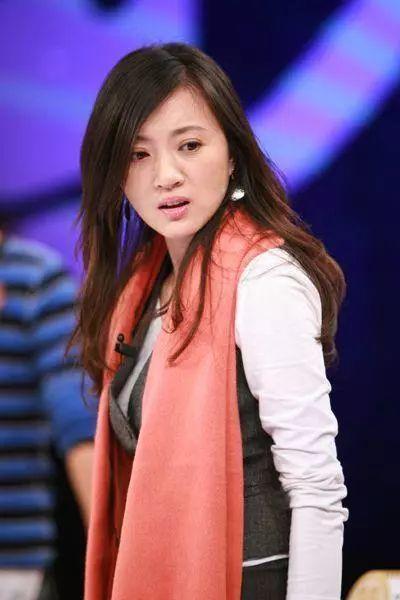 她转行演员连上8年春晚爆红（因传出被潜规则淡出娱乐圈）(4)