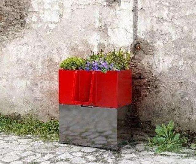 欧洲露天的厕所（法国女性露天小便池火了）(1)