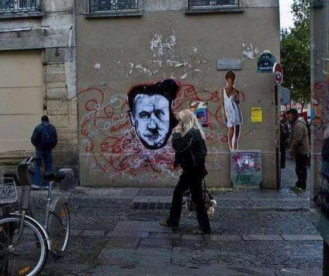 欧洲露天的厕所（法国女性露天小便池火了）(4)