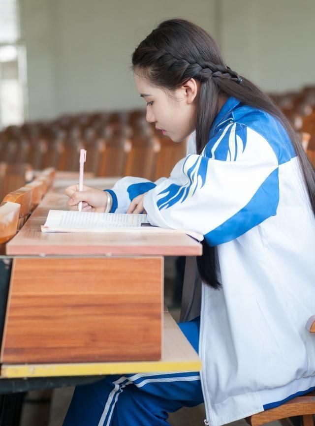 雷锋的简笔画，过去经常看到的小人书（连环画）为什么感觉突然不见了？图2