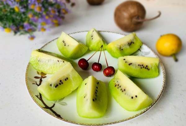 野生猕猴桃怎么催熟更甜,猕猴桃放了一个月还是硬的怎么办图3