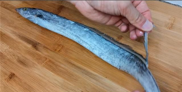 带鱼怎么处理最干净