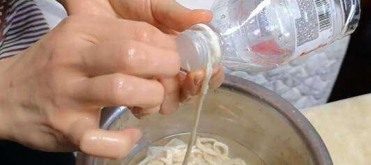 蒜味肠怎么做好吃,双汇蒜味肠怎么做好吃窍门图3