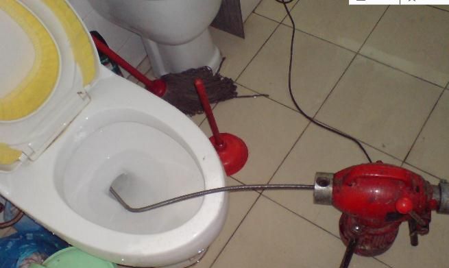 不用马桶刷马桶堵了怎么快速疏通