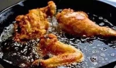 高温油放盐会有致癌吗,食盐在高温油锅里会产生毒素