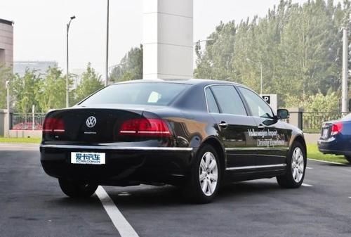 怎么区分辉腾和帕萨特