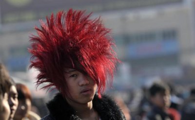 ​80后90后杀马特（第一代网红90后杀马特创始人开美发店了）