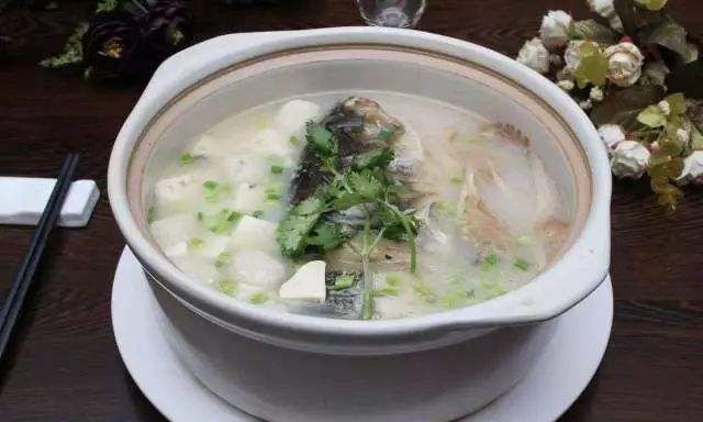 啤酒能和鱼头豆腐汤一起喝吗