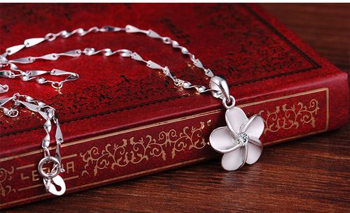 手链上面标的s925,是什么意思啊，是银子还是白金啊