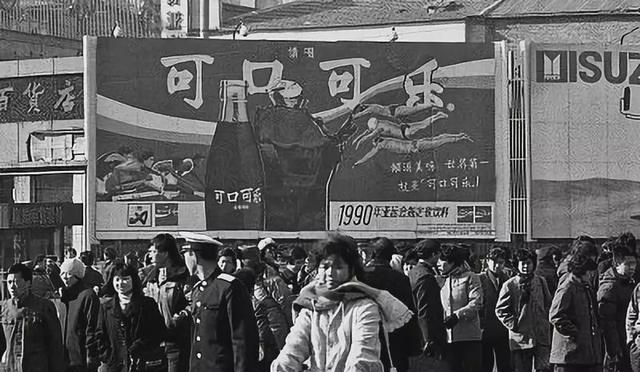 可乐最初是什么颜,可口可乐的第一个中文名为什么叫“蝌蝌啃蜡”?图7