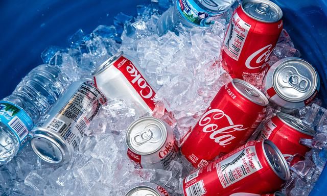 可乐最初是什么颜,可口可乐的第一个中文名为什么叫“蝌蝌啃蜡”?图3