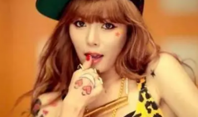 ​泫雅最火的歌口哨神曲叫什么？泫雅舞蹈最火的现场版