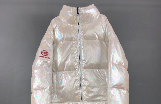 镭射面料衣服怎样清洗,镭射炫彩羽绒服洗花了怎么办呢图4