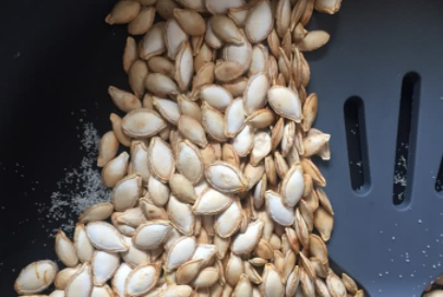 盐瓜子怎么炒,怎样炒盐味葵花瓜子好吃图8