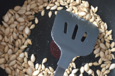 盐瓜子怎么炒,怎样炒盐味葵花瓜子好吃图7