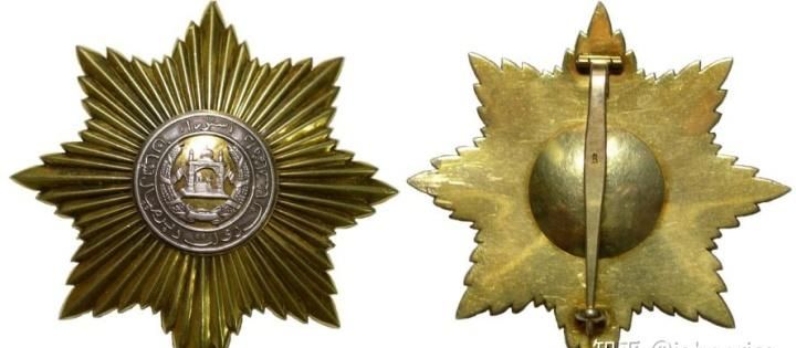 光荣在党五十年纪念章是什么材质