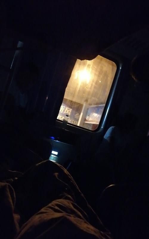火车卧铺几点熄灯