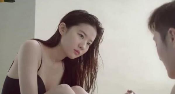 刘亦菲原来可以这么性感 刘亦菲泳装让人移不开眼