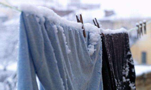 冬天晒衣服结冰怎么办,衣服结冰了怎么办?图1