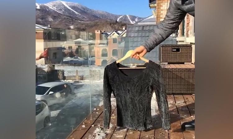 冬天室外衣服结冰后变干是用于什么变化